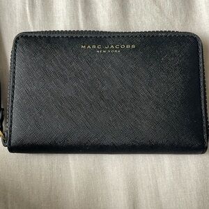 NWOT authentic marc Jacobs wallet black style m0014456